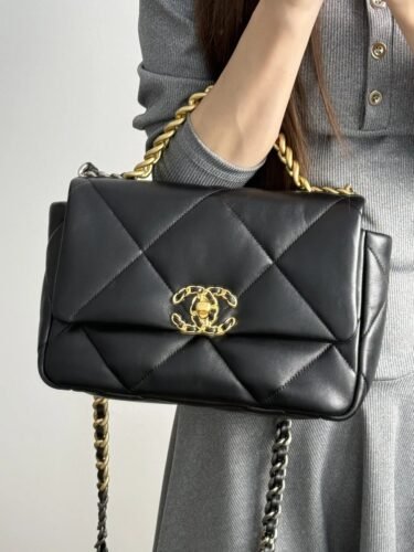 CHANEL 19 large tote bag, shiny lambskin, gold, silver photo review