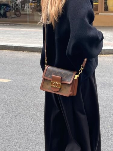 Louis Vuitton Classic Women's Shoulder Bag Brown Mini Chain Bag photo review